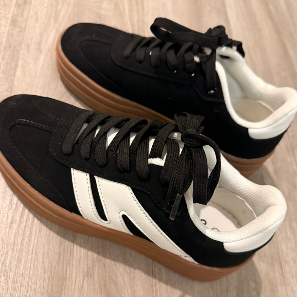 La Sheelah Women’s Color Block Platform Sneakers, Size 7